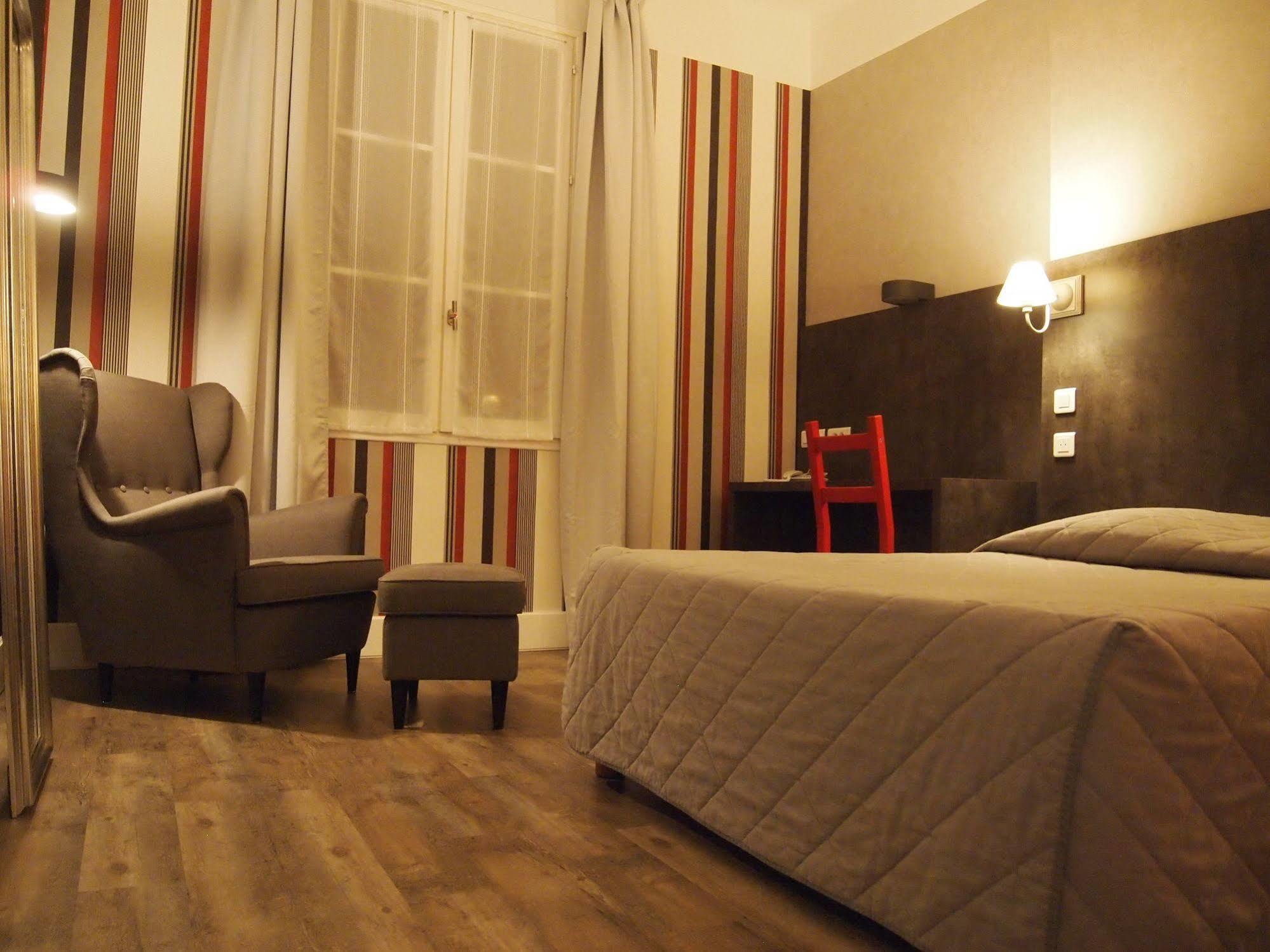 Hotel Colbert Tours Bagian luar foto